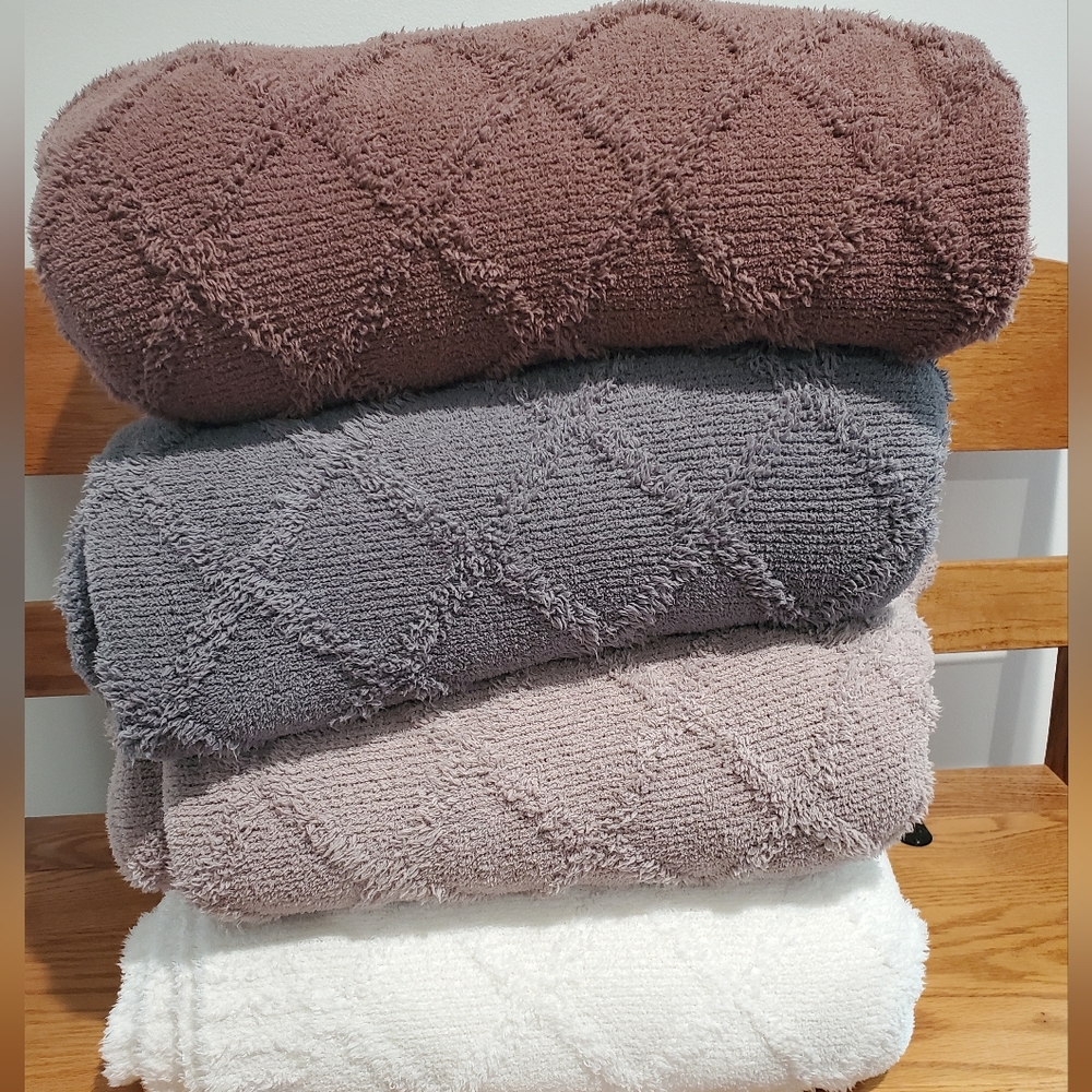Barefoot dreams cozychic diamond jacquard throw Chestnut